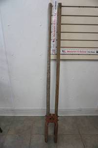 lot 491 image: post hole digger