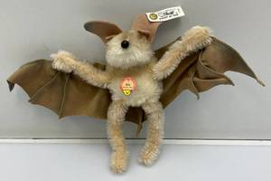 lot 7 image: Vintage 7 Steiff Limited Editon 4284000 Eric The Bat  Ear Tag Number 401800 (Smoke Free Home) Like New Condition