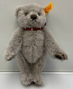 lot 9 image: Vintage 7 12 Steiff  Classic Alpaca Gray  Ear Tag Number 02727 (Smoke Free Home) Like New Condition