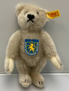 lot 11 image: Vintage  8 Steiff  Giengen  Teddy Bear (Signed By Steiff Family)  Ear Tag Number 016722 (Smoke Free Home) Like New Condition