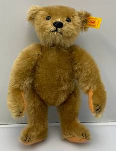 lot 12 image: Vintage  8 Steiff  Margaret Strong Tedd Bear  Ear Tag Number 404597  (Smoke Free Home) Like New Condition