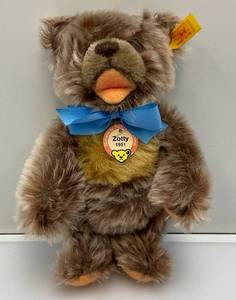 lot 16 image: Vintage  6 Steiff Zotty 1951  Teddy Bear   Ear Tag Number 029950  (Smoke Free Home) Like New Condition