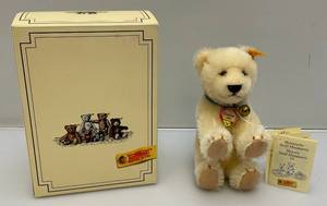 lot 19 image: Vintage  6   Steiff Eisbar 1950 Teddy Bear   Ear Tag Number 031212 (Smoke Free Home) Like New Condition