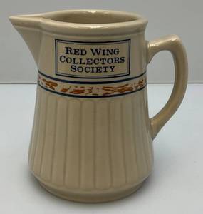lot 22 image: Vintage 1989 Red Wing Collectors Society Small Creamer 4 34