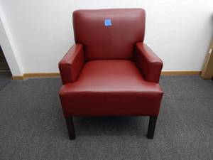 lot 9 image: Lounge chair
