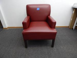 lot 10 image: Lounge chair