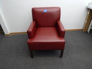 lot 12 image: Lounge chair