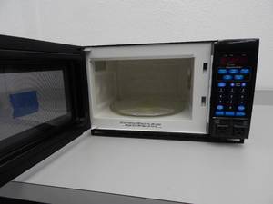lot 15 image: Microwave