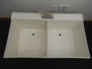 lot 26 image: Utility sink