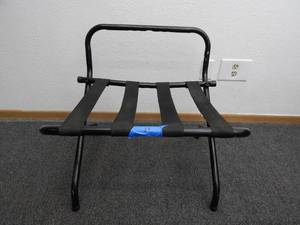 lot 33 image: Black foldable luggage rack