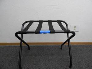 lot 39 image: Foldable luggage rack