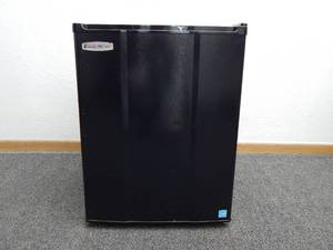lot 51 image: Black mini fridge