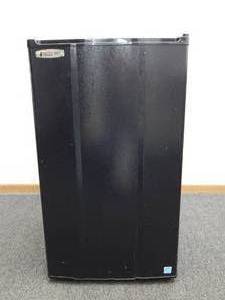 lot 56 image: Black mini fridge