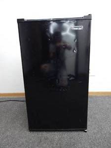 lot 60 image: Black mini fridge