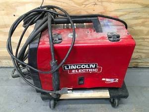 lot 39 image: Lincoln Electric 140 Pro-Mig Wire Feeder Welder