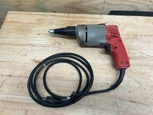 lot 83 image: MILWAUKEE 6750-1 Screwshooter