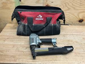 lot 88 image: HITACHI N 5008AC2 2 Air Powered Staple Gun with Husky Work Bag