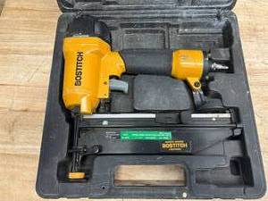 lot 90 image: DEWALT SB-1664FN Air Powered Fastener with Case