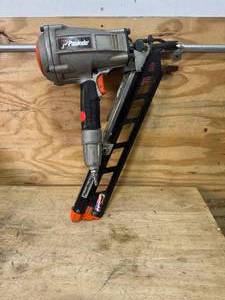 lot 124 image: PASLODE F350S Pneumatic PowerMaster Plus 30 Degree Framing Nailer