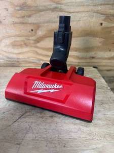 lot 127 image: MILWAUKEE 0940-20 Vacuum Head Attachment