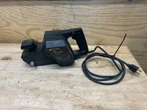 lot 137 image: BLACK & DECKER Basic Belt Sander- takes 3 x 21 Belt