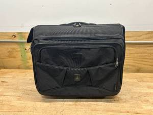 lot 43 image: TRAVELPRO BagSuitcase