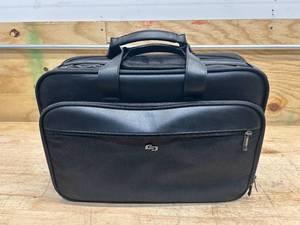 lot 44 image: SOLO Laptop Briefcase for 15 Laptop