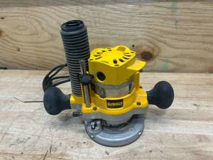 lot 139 image: DEWALT DW610 Corded Router