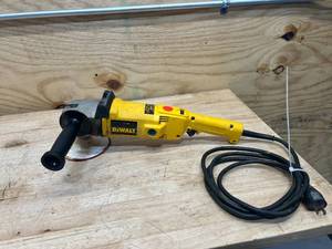 lot 142 image: DEWALT DW849 79 Corded SanderPolisher
