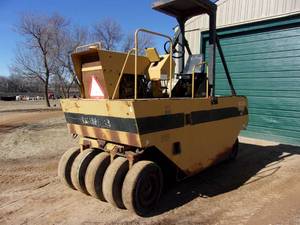 lot 2 image: Caterpillar PS180 Pneumatic Compactor