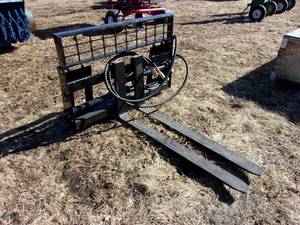 lot 13 image: AGT 48 Hydraulic Pallet Forks (UNUSED)