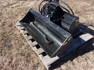 lot 15 image: 40 Mini Excavator HYD Tilt Bucket (UNUSED)