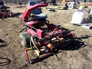 lot 28 image: Toro Greens Mower