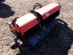 lot 31 image: Kubota V4491 Hyd Front Mount 60 Broom