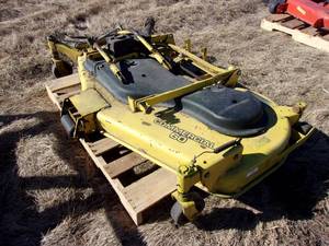 lot 68 image: John Deere 60 Mid Mount Mower Deck