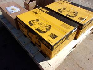 lot 84 image: Dewalt DCS376B 20Volt Bandsaw (UNUSED)