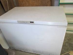 lot 302 image: Roper chest freezer...