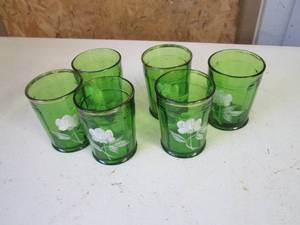 lot 316 image: Set of vintage green depression Era...