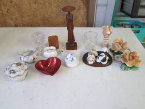 lot 318 image: Assorted vintage and glass nik naks...