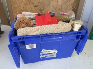 lot 337 image: Small Clamshell closing tote contai...