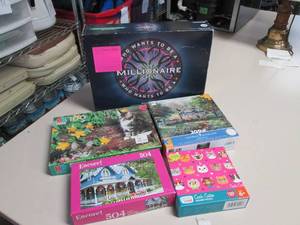 lot 358 image: Jigsaw puzzle grouping...