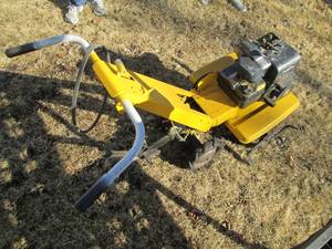 lot 28 image: Vintage Front tine gas powered gard...