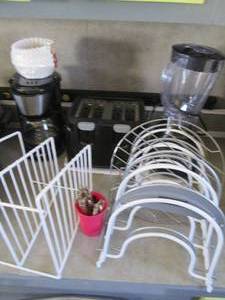 lot 72 image: Blender, coffee maker, 4-slice toas...