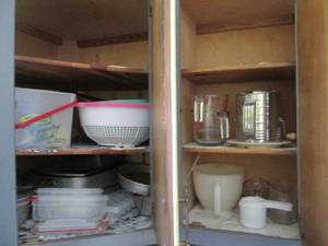 lot 75 image: Pyrex measuring cups, sifter, food ...