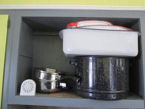 lot 80 image: Large Enamelware stock pot and othe...