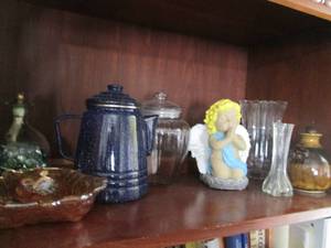 lot 82 image: Orange Carnival glass Enamelware pi...