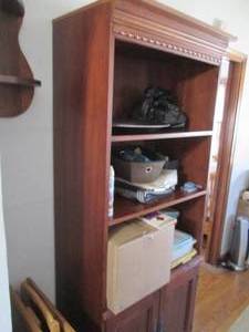 lot 83 image: Lighted Wood 3-tier shelving unit w...