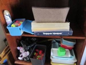 lot 106 image: Vintage Tupperware and other items ...