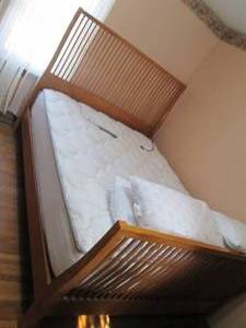 lot 112 image: Complete Wood Queen Size bed frame ...