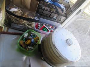 lot 129 image: Collection of Keychains, food dehyd...